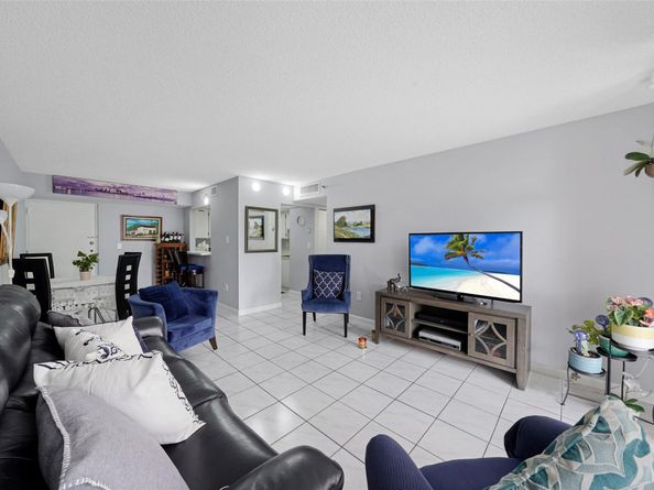 9688 Fontainebleau Blvd 610, Miami FL 33172