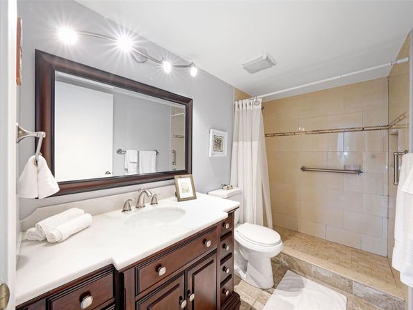 9688 Fontainebleau Blvd 610, Miami FL 33172
