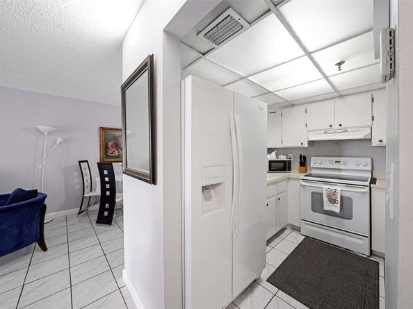 9688 Fontainebleau Blvd 610, Miami FL 33172