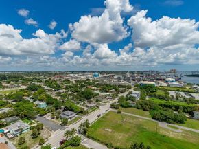 5600 N Flagler Drive 2201, West Palm Beach FL 33407