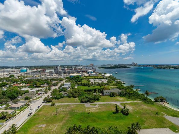 5600 N Flagler Drive 2201, West Palm Beach FL 33407