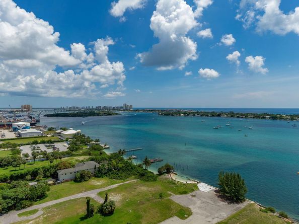 5600 N Flagler Drive 2201, West Palm Beach FL 33407