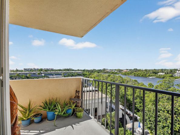 3581 S Ocean Boulevard 5D, South Palm Beach FL 33480