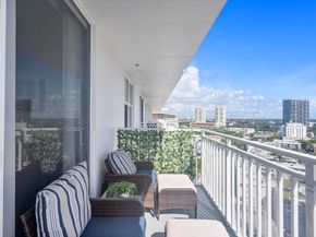 427 Golden Isles Dr 16H, Hallandale Beach FL 33009