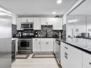 427 Golden Isles Dr 16H, Hallandale Beach FL 33009