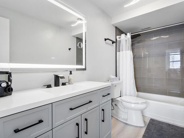 427 Golden Isles Dr 16H, Hallandale Beach FL 33009
