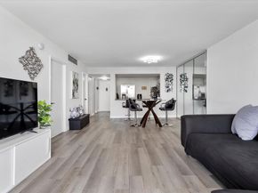 427 Golden Isles Dr 16H, Hallandale Beach FL 33009