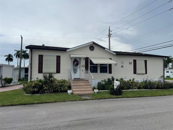 8580 SW 17th St, Davie FL 33324