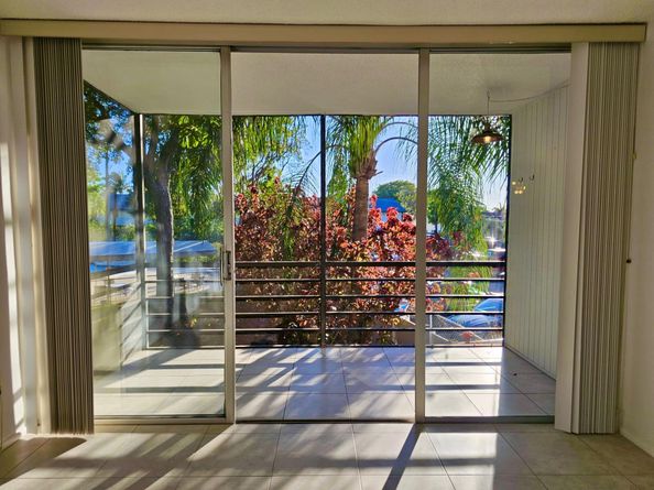 118 NW Royal Park Dr 2E, Oakland Park FL 33309