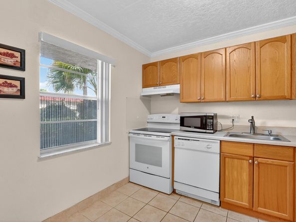 6 Abbey Lane 106, Delray Beach FL 33446