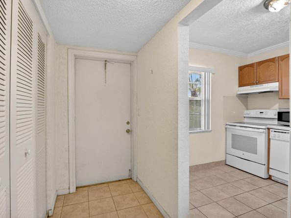 6 Abbey Lane 106, Delray Beach FL 33446