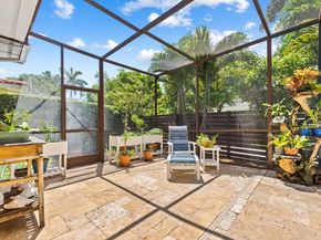 804 S Southlake Dr, Hollywood FL 33019