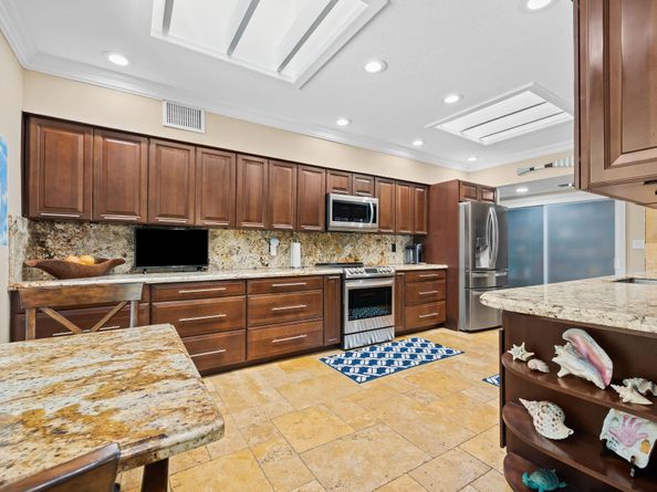 804 S Southlake Dr, Hollywood FL 33019
