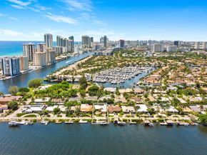 804 S Southlake Dr, Hollywood FL 33019