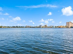 804 S Southlake Dr, Hollywood FL 33019