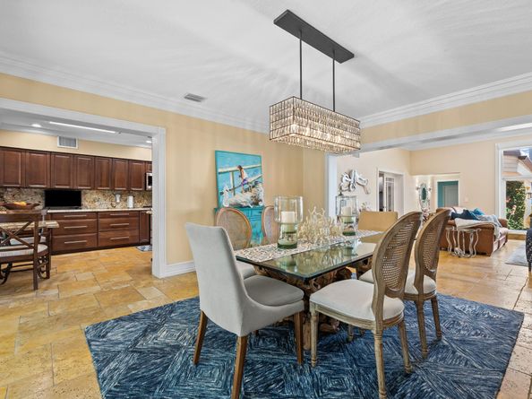804 S Southlake Dr, Hollywood FL 33019