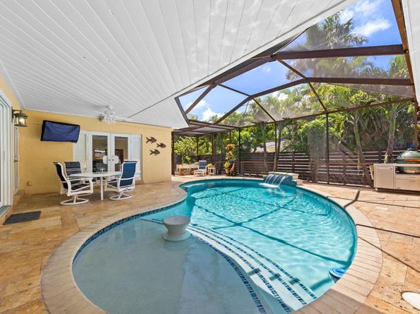 804 S Southlake Dr, Hollywood FL 33019