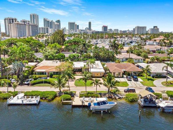 804 S Southlake Dr, Hollywood FL 33019