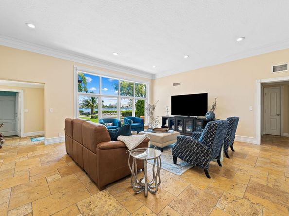 804 S Southlake Dr, Hollywood FL 33019