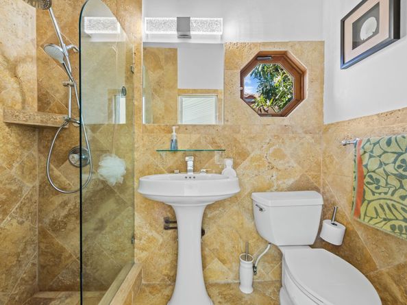 804 S Southlake Dr, Hollywood FL 33019