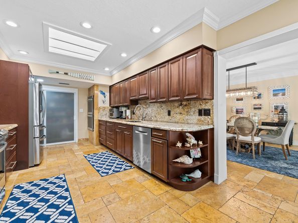 804 S Southlake Dr, Hollywood FL 33019