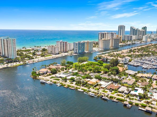 804 S Southlake Dr, Hollywood FL 33019