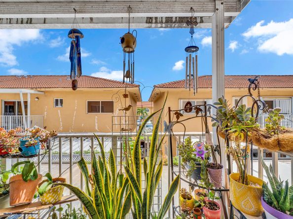 7842 W 34 Ln 202, Hialeah FL 33018