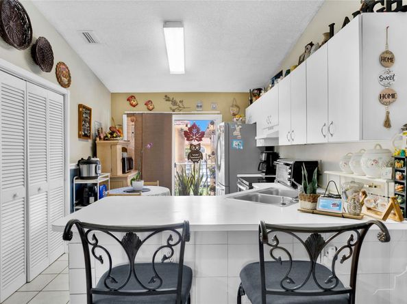 7842 W 34 Ln 202, Hialeah FL 33018
