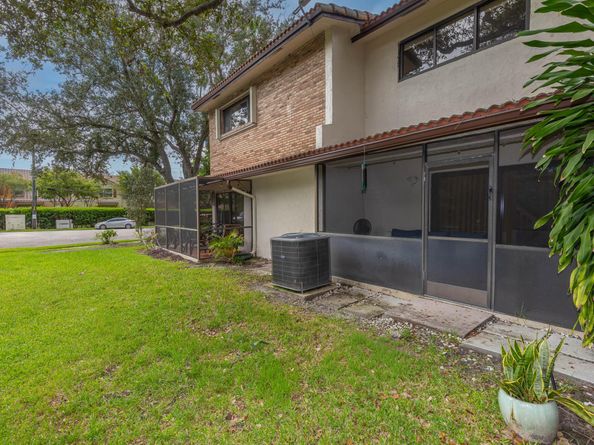 12451 NW 3rd Street B3, Plantation FL 33325