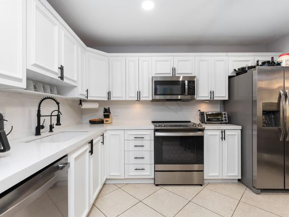 12451 NW 3rd Street B3, Plantation FL 33325