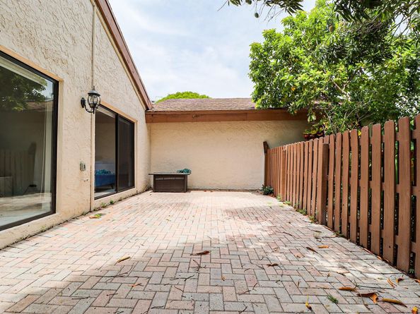 605 Leslie Dr Drive, Hallandale Beach FL 33009