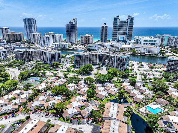 605 Leslie Dr Drive, Hallandale Beach FL 33009