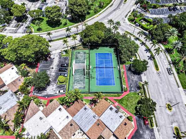 605 Leslie Dr Drive, Hallandale Beach FL 33009