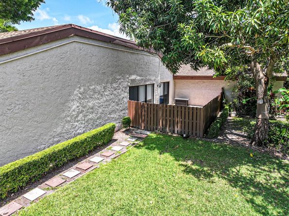605 Leslie Dr Drive, Hallandale Beach FL 33009