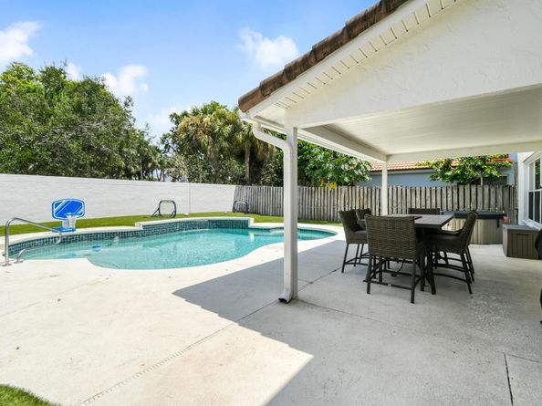 141 St Michaels Court, Jupiter FL 33458