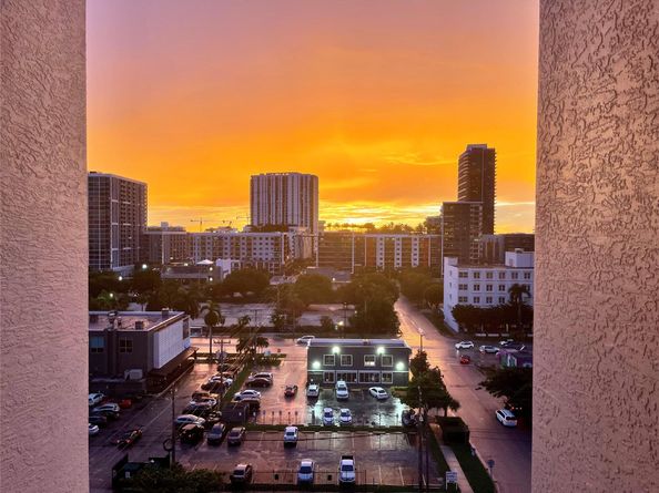 444 NE 30 St 1006, Miami FL 33137