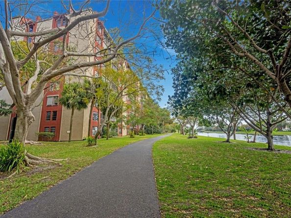 2206 S Cypress Bend Dr 208, Pompano Beach FL 33069