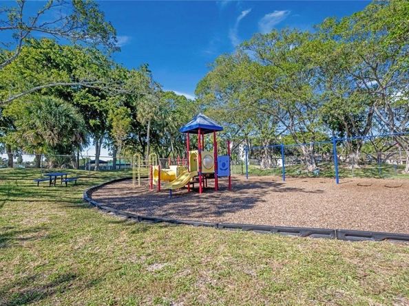 2206 S Cypress Bend Dr 208, Pompano Beach FL 33069