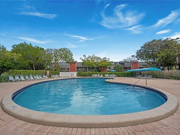 2206 S Cypress Bend Dr 208, Pompano Beach FL 33069