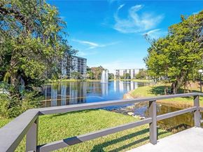 2206 S Cypress Bend Dr 208, Pompano Beach FL 33069