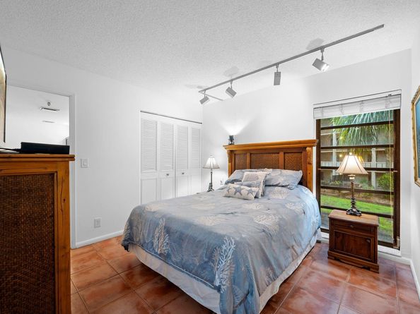 2206 S Cypress Bend Dr 208, Pompano Beach FL 33069
