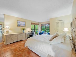 2206 S Cypress Bend Dr 208, Pompano Beach FL 33069