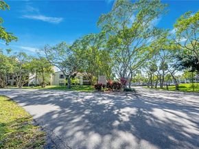 2206 S Cypress Bend Dr 208, Pompano Beach FL 33069