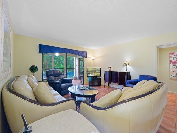2206 S Cypress Bend Dr 208, Pompano Beach FL 33069