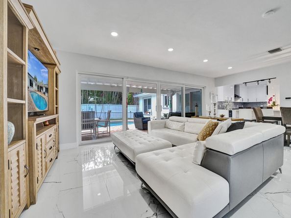 3204 Robbins Rd, Pompano Beach FL 33062