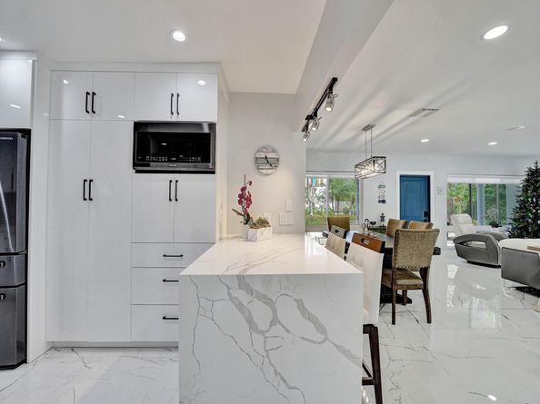 3204 Robbins Rd, Pompano Beach FL 33062