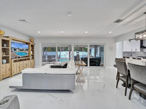 3204 Robbins Rd, Pompano Beach FL 33062