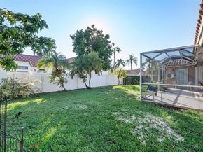 1043 Laguna Springs Dr, Weston FL 33326