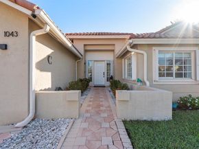 1043 Laguna Springs Dr, Weston FL 33326