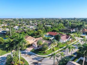 1043 Laguna Springs Dr, Weston FL 33326
